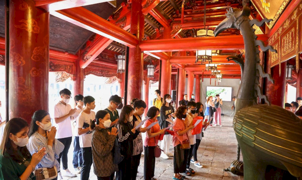 Bạn nên lựa chọn trang phục lịch sự